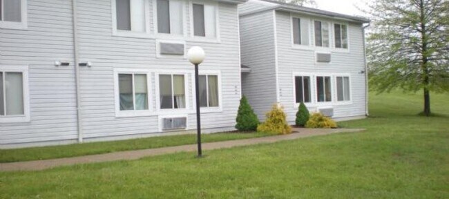 Building Photo - 11 Edgeview Ln