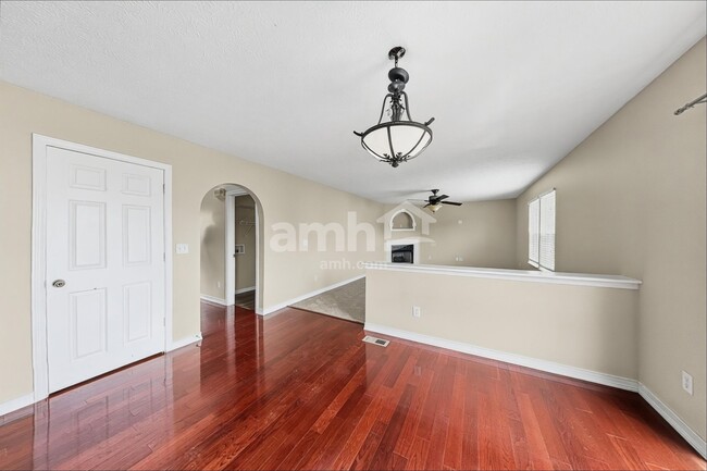 Building Photo - 838 Avalon Dr