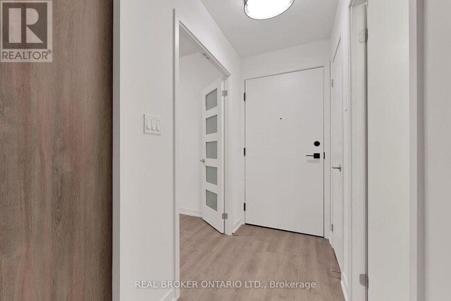 Building Photo - 38 Simcoe Promenade