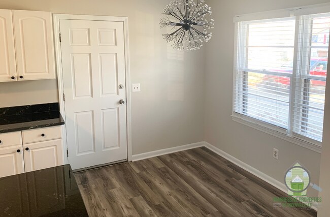 Building Photo - 516 Agewood Dr