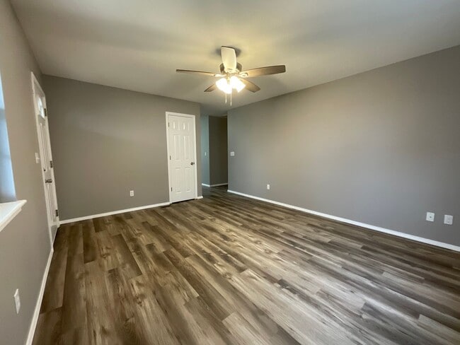 Building Photo - COMING SOON: Nice Recently Updated 3 Bed 2...