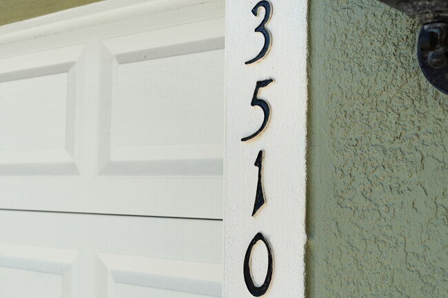 Foto del edificio - 4/2.5 Town Home w/ Loft and Office in Harr...