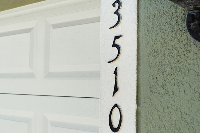 Photo - MOVE IN SPECIAL- 4/2.5 Town Home w/ Loft a...