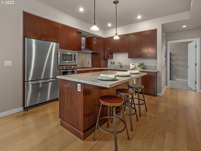 Foto del edificio - Stunning 3br+Office Townhome in S Waterfro...