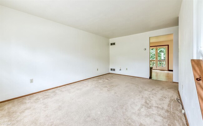 Building Photo - 2 br, 1.5 bath Townhome - 515 1/2 Barclay Ave