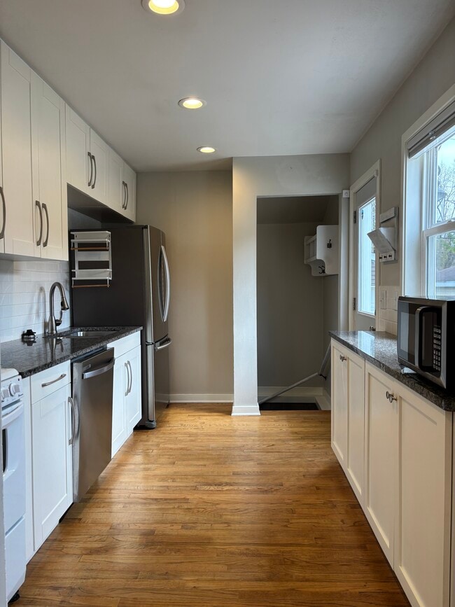 Building Photo - 157 Judd St