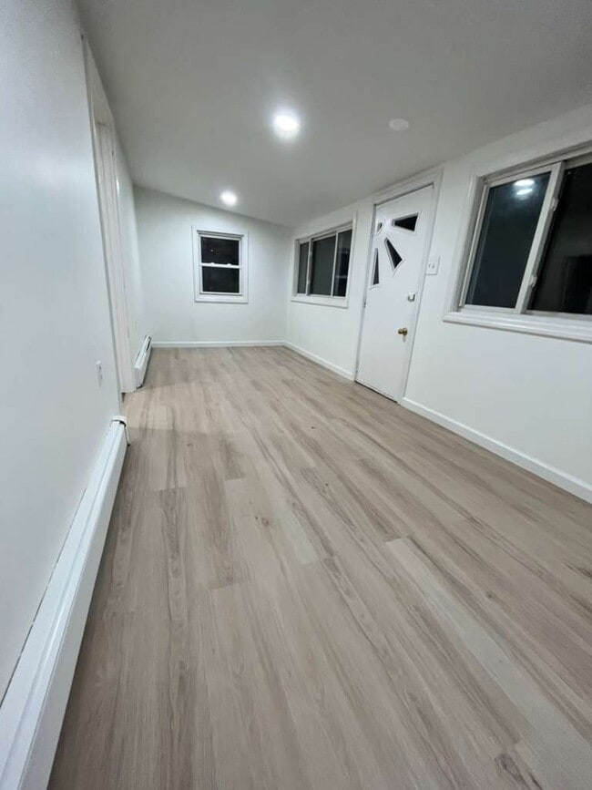 Building Photo - 14 Silver Trl