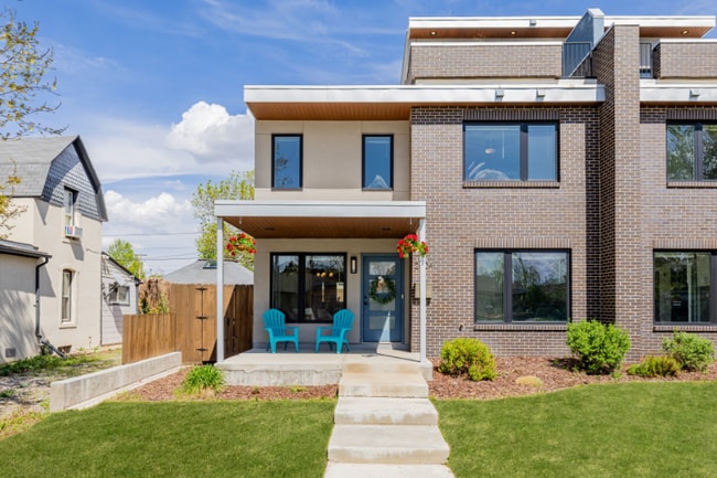 Photo - 2004 S Galapago St Townhome