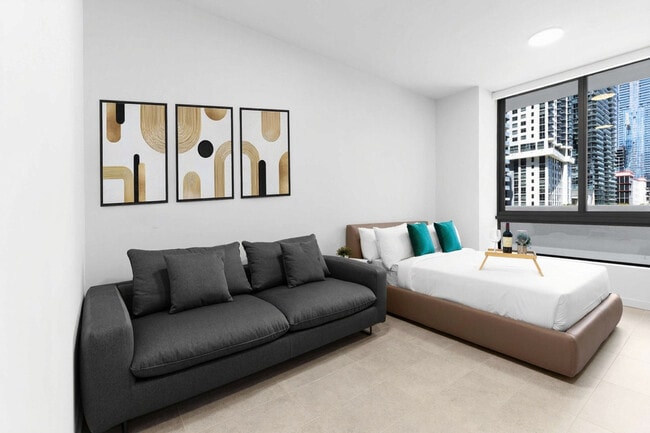 Building Photo - 501 NE 1st Ave