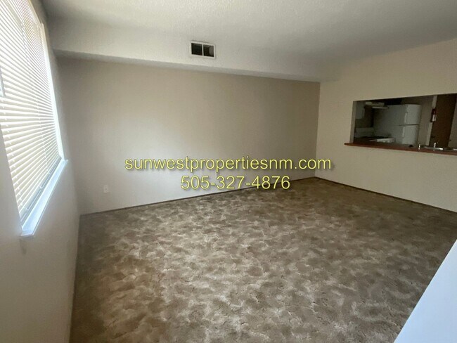 Foto del edificio - 1631 N Farmington Ave