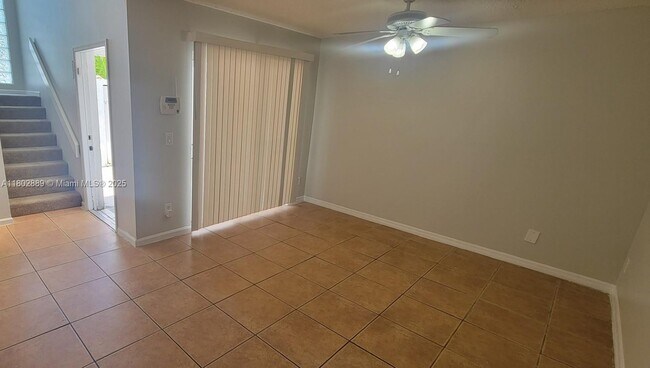 Foto del edificio - 5140 Elmhurst Rd