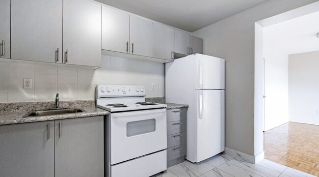 Building Photo - 1219 Dundas St W