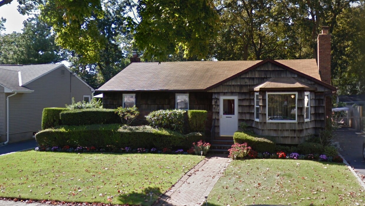 912 Maplecrest Dr, North Bellmore, NY 11710 Apartments in North Bellmore, NY