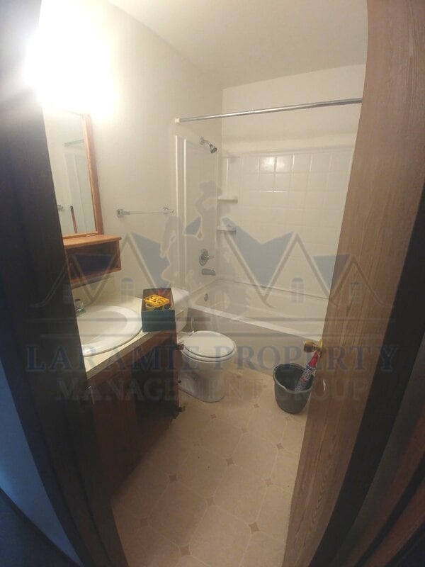 Foto del edificio - 1537 E Person St