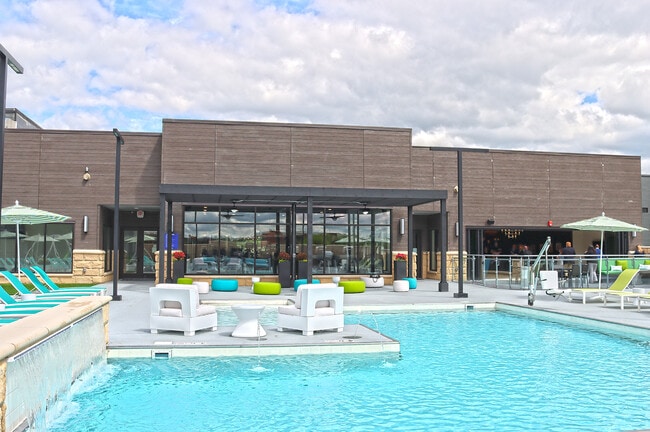 Building Photo - The City