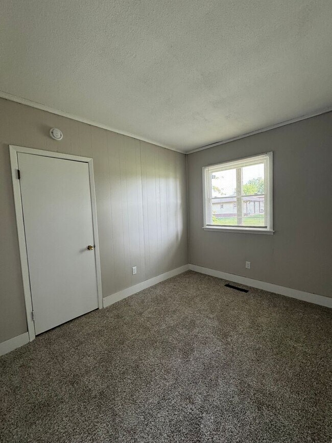 Foto del edificio - 2bd 1ba duplex for rent in Hudson IA