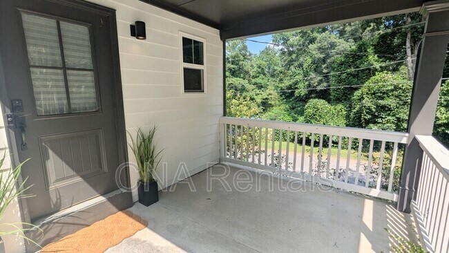 Foto del edificio - 2367 Summit Ave NW
