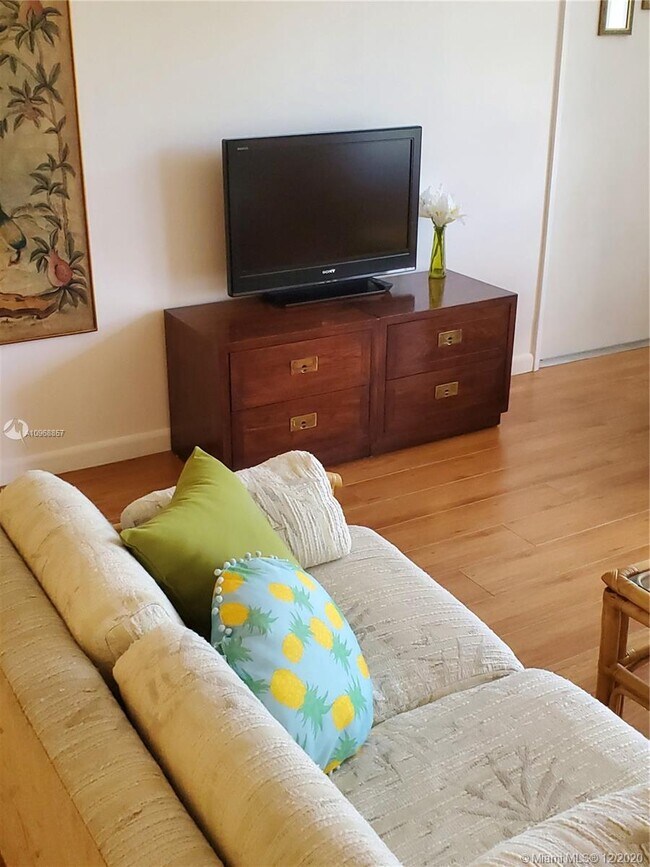 Building Photo - 3000 S Course Dr