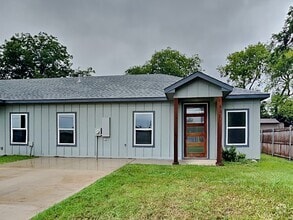 Building Photo - 111 Foster Ln