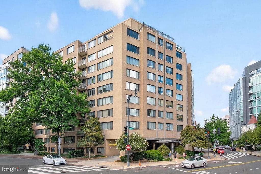 Foto principal - 2201 L St NW