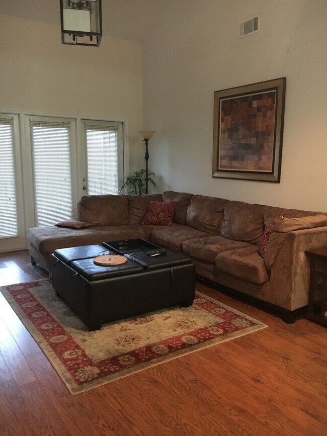 Building Photo - Townhouse in Gated Community with Attached...