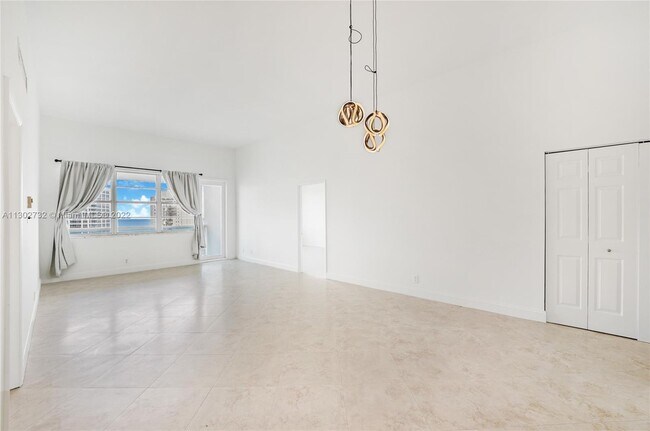 Foto del edificio - 6770 Indian Creek Dr