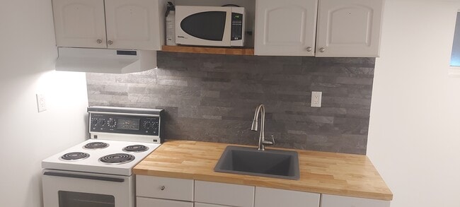 Building Photo - 74 Burnaby Blvd