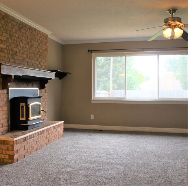 Foto del edificio - Great Home in Warr Acres Close & Convenien...