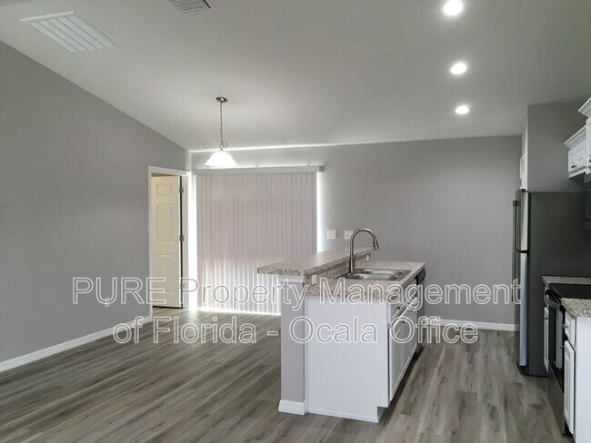 Foto del edificio - 7101 Hemlock Loop