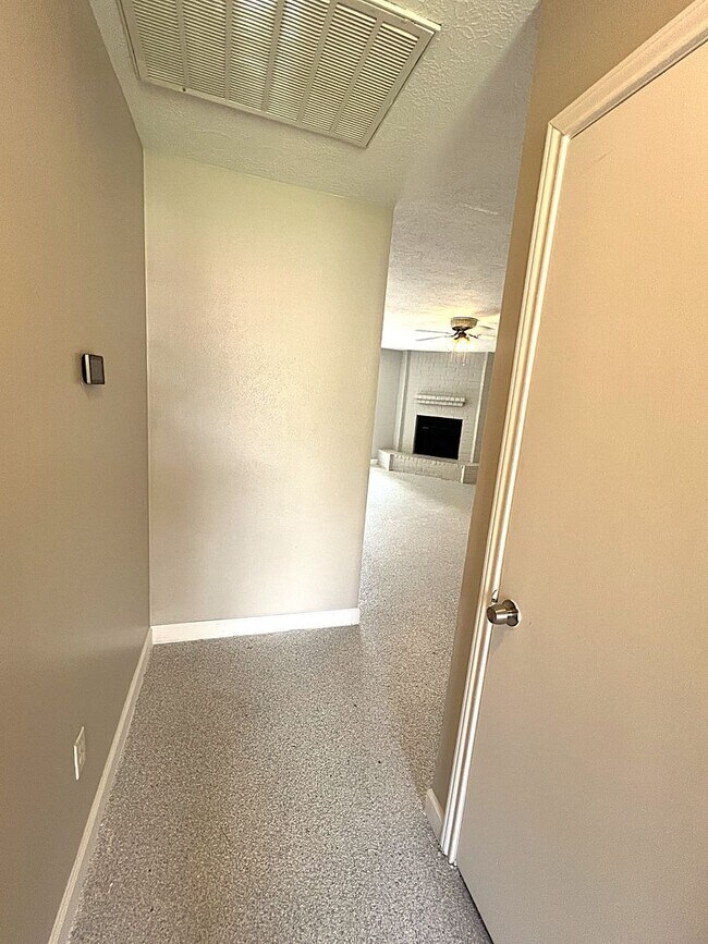 Foto del edificio - Conveniently Located Humble Townhome