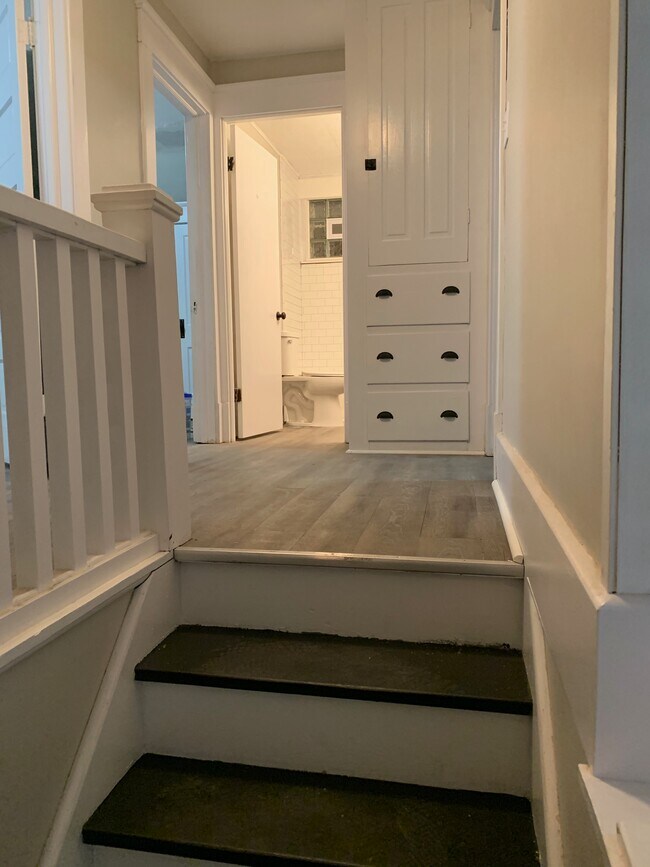 Upstairs hallway - 821 Amherst Rd NE
