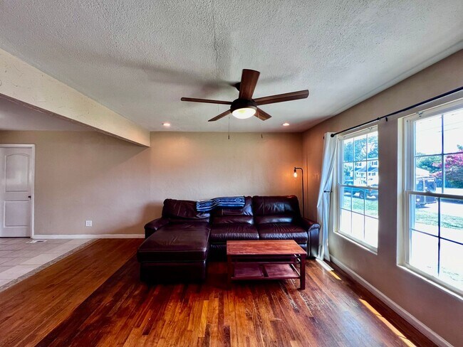 Foto del edificio - 4864 Westgrove Rd