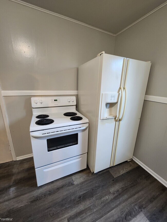 Building Photo - 2 br, 1 bath Duplex - 521 S Oak St
