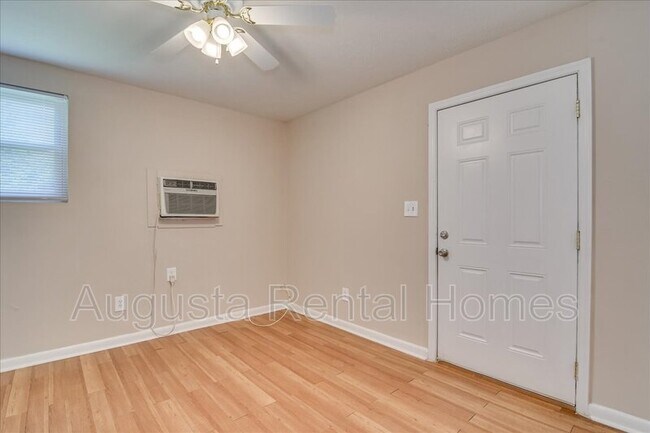 Building Photo - 318A Verdery Dr