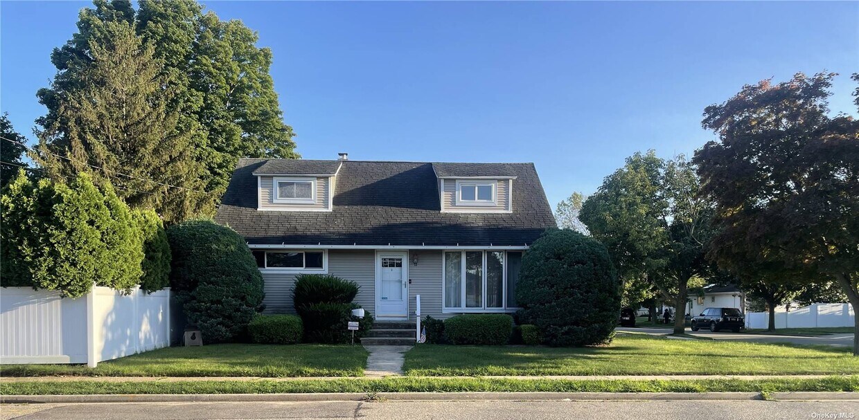 11 Ida Ave, Hicksville, NY 11801 House Rental in Hicksville, NY