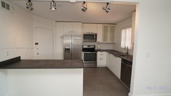 Foto del edificio - 1351 NE Miami Gardens Dr