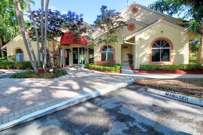 Building Photo - 1165 Coral Club Dr Coral Springs