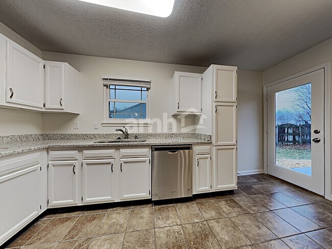 Foto del edificio - 528 Woodfield Cir