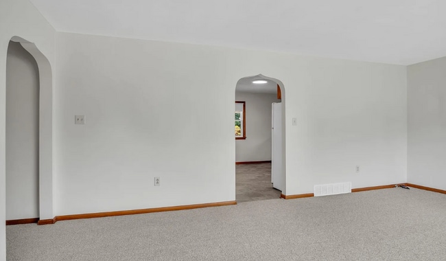 Building Photo - Updated 3-bedroom, 1-bath ranch home locat...