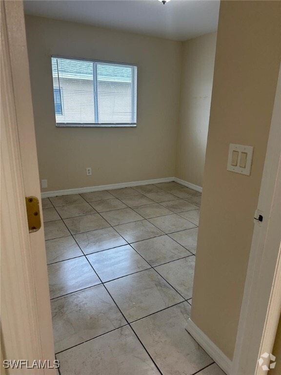 Building Photo - 2117 Fairway Dr