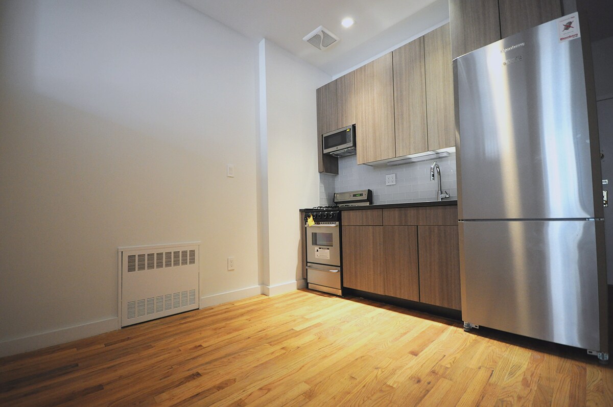 Primary Photo - 79 Rivington St