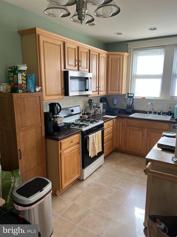 Building Photo - 655 Gerhard St