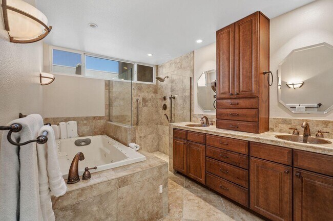 Building Photo - 48 Pebble Beach Dr