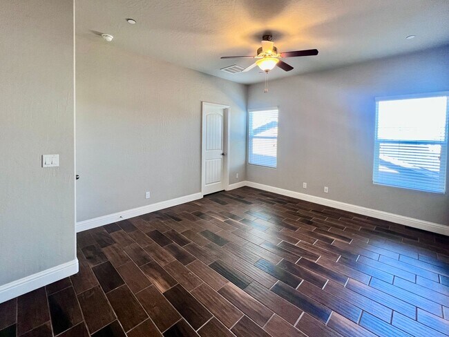 Foto del edificio - $2,795 Leonard & Gettysburg, 3 Bedroom 2.5...