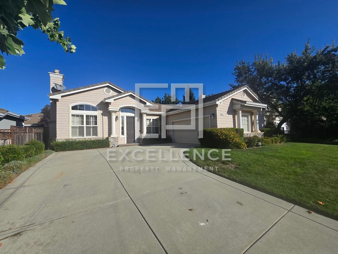 Primary Photo - 3/2.5 Home + Office with 2219SF of Beautif...