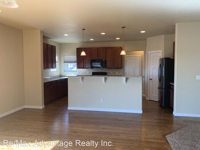 Building Photo - 3 br, 3 bath House - 7654 Camille Court