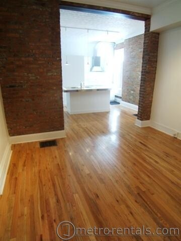 Building Photo - 111 E Blenkner St