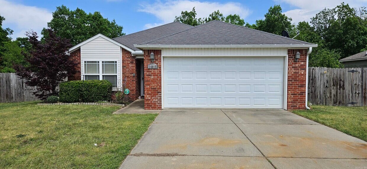 Primary Photo - 14815 Parkway Meadows Dr