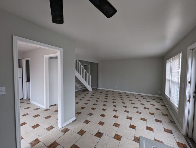Building Photo - 1806 Jamestown Cir