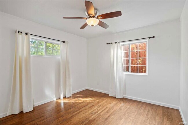 Building Photo - 5257 Sale Ave